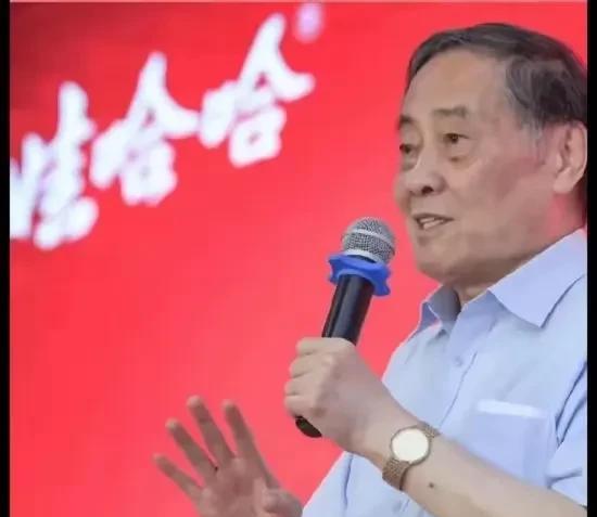 去年网络热炒某山泉水老板儿子是美国籍，当然钟老板出面辟谣，也承诺公司挣的钱一定在