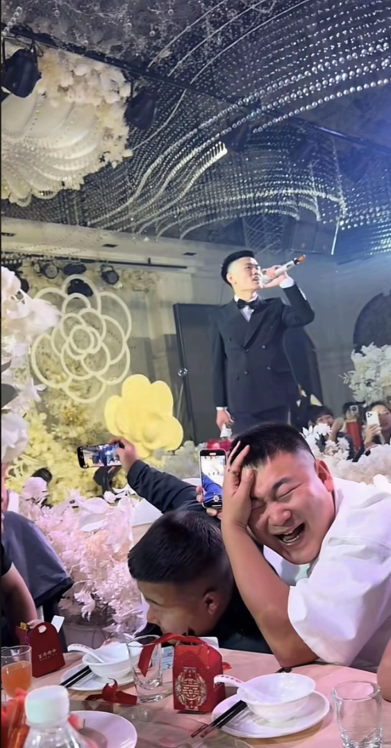 攒了二十多年的洋相，结婚这天都出了