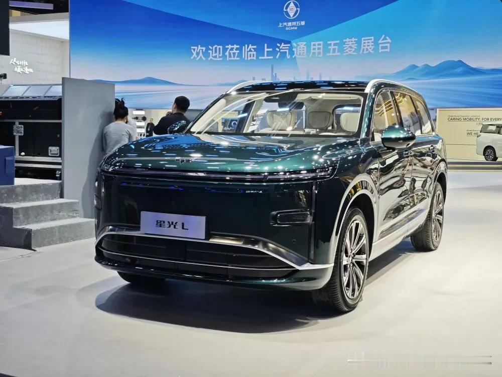 五菱汽车又出来搞事情了，一招就把家用SUV的门槛给打下来了！还在为大六座高昂的价