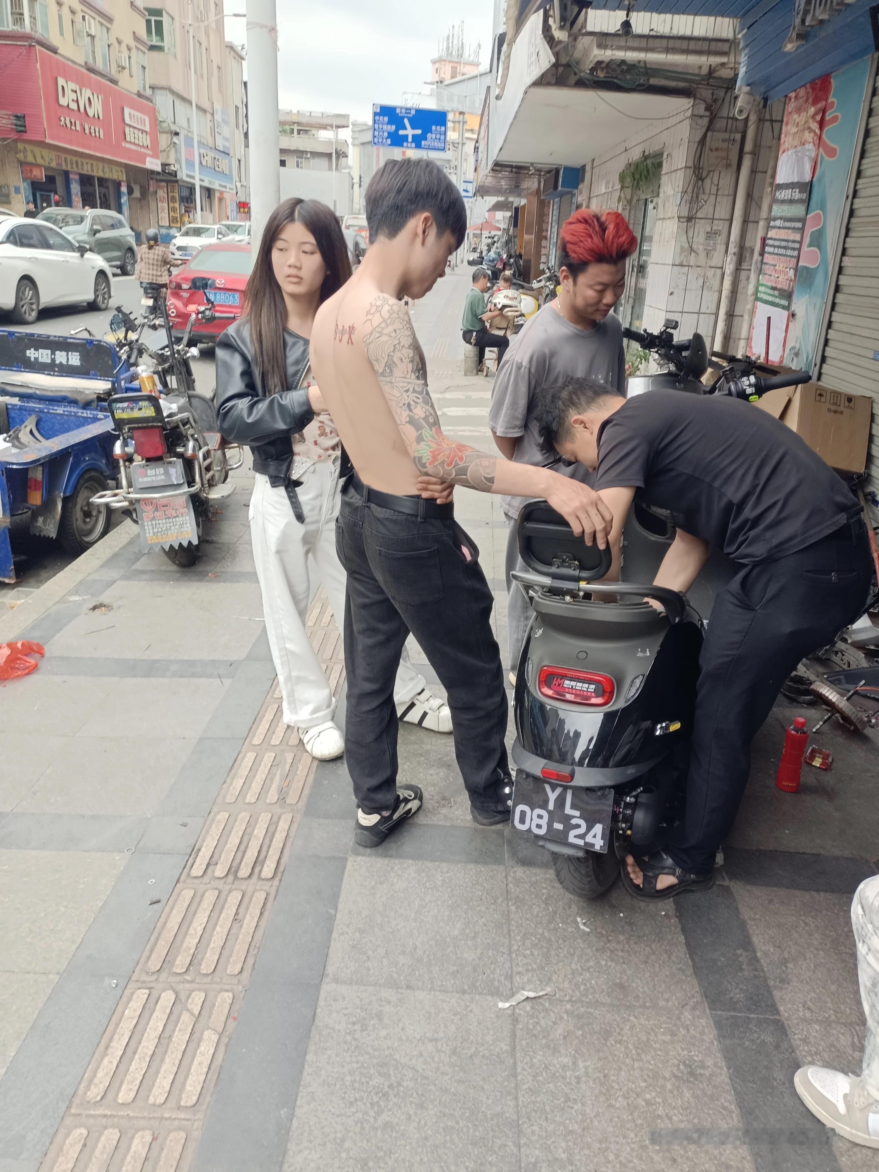 难个个都想当精神小伙，原来精神小妹都这么嫩的。