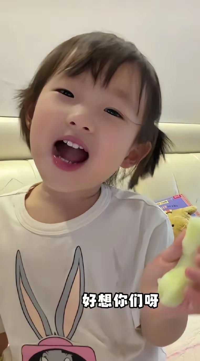 仍然是不死心啊，黄一鸣现在的账号已经是全网下架了。但是她仍然是不死心，这后续扭头