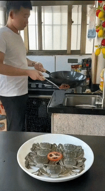 虾这样做我敢吃，蟹我不敢……[无奈吐舌]