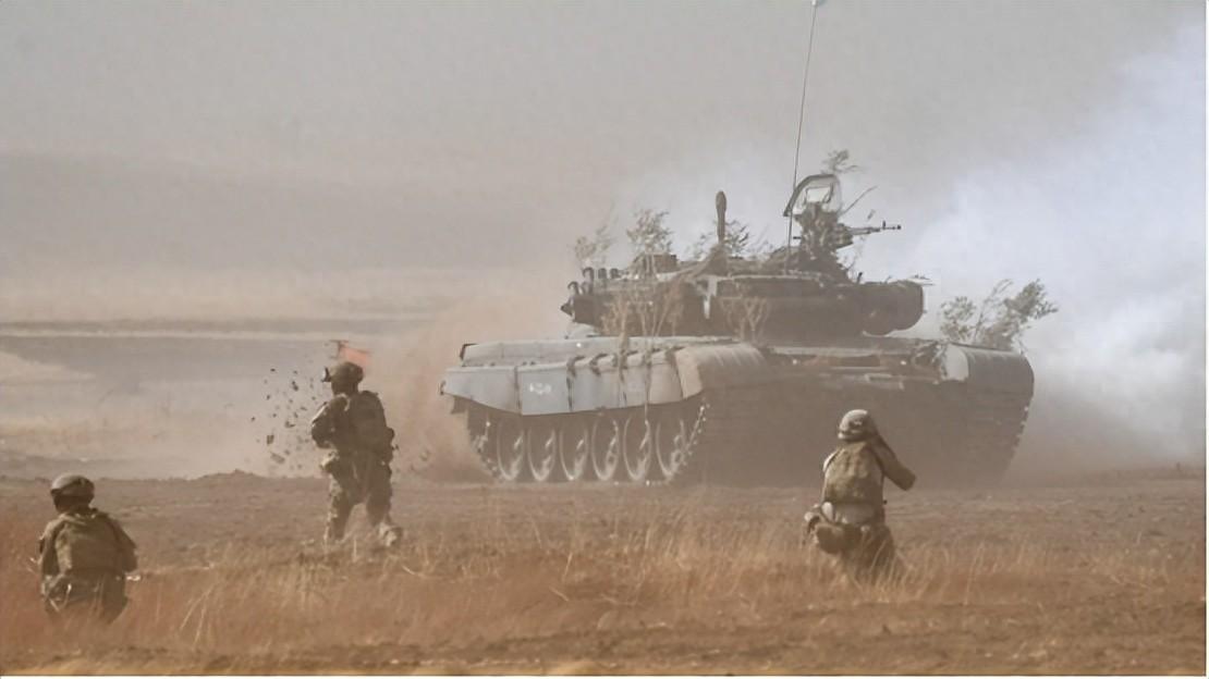 解放军打头阵,10国军队齐聚奔赴伊朗,哈梅内伊终于等到“救星” 伊朗这阵子简