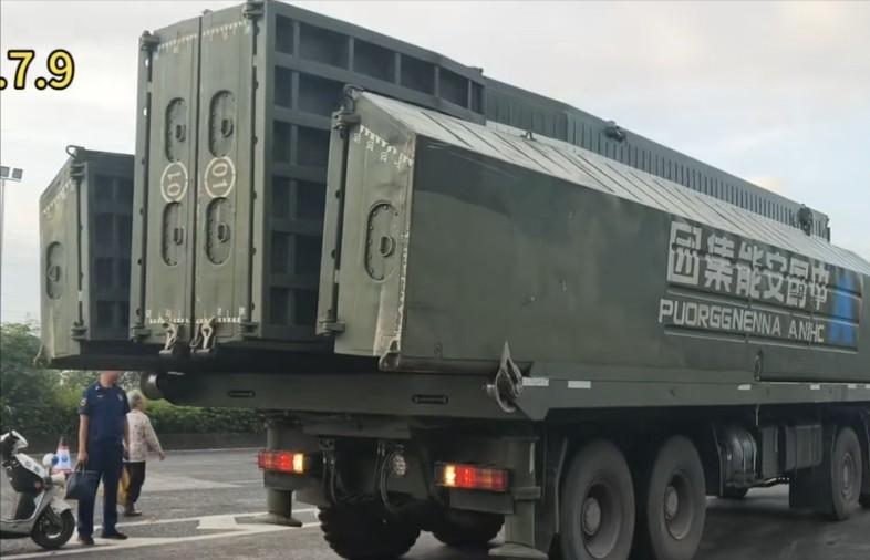 派出舟桥救援的中国安能集团，我查了一下，不查不知道，一查吓一跳，它不是普通救援队