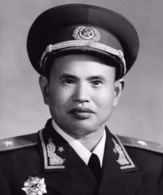 1941年，太行山里传出一声枪响。八路军工兵主任王耀南随手打死一头野狼，转头继续