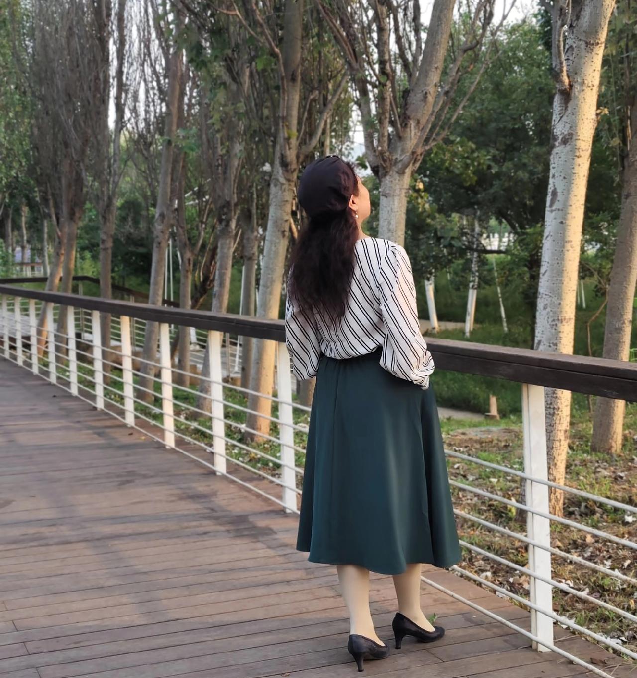 我表姐今年58岁，出门打扮得光鲜亮丽，一身名牌，外人都以为她是做大生意的富婆，可