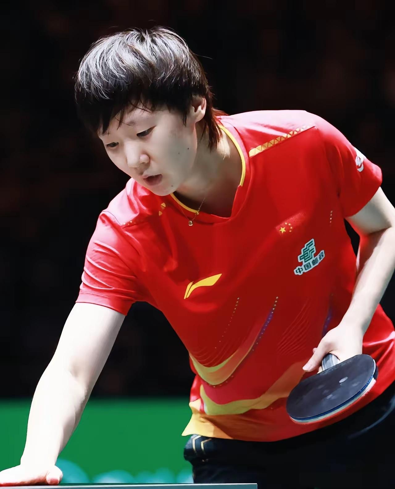 今晚的掌声必须给王曼昱！3-0横扫张本美和不算啥，最戳人的是她带着伤痛拼到极致的