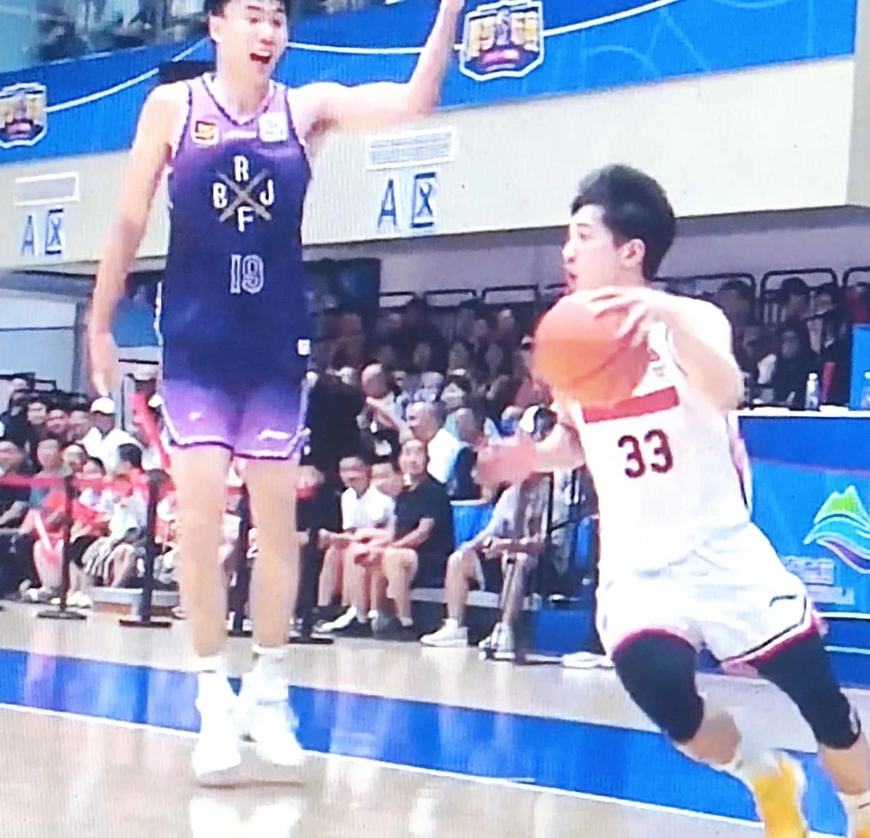 夏联广东队83-47大胜北控，令广东球迷高兴的莫过于杨溢12分5助4抢断，王洪泽