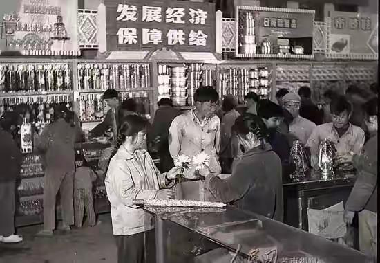 ​​近百年来由前苏联74年的实验，新中国前30年的探索，东欧国家近半个世纪的实践