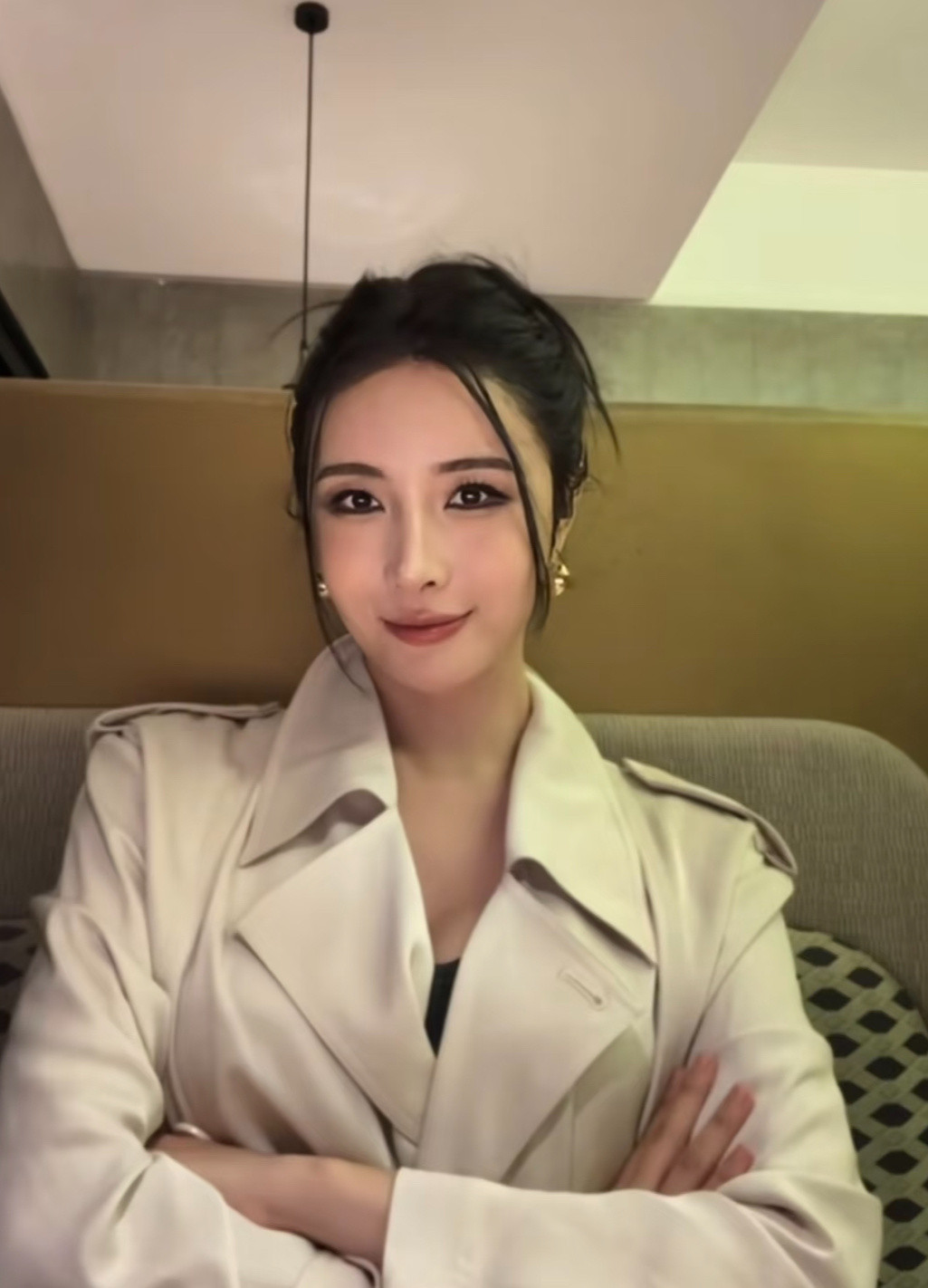 没想到智博打鼓这么有天赋反差感直接拉满！温婉旗袍装扮的智博零基础上手打鼓，耐心询