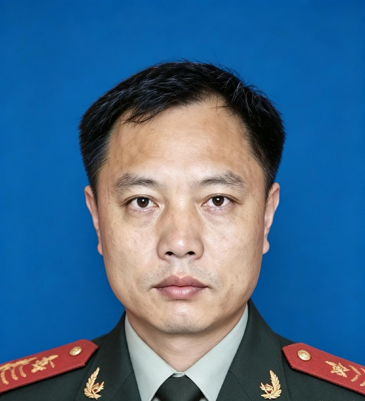 17岁进武警，6次提干都没轮到自己，换成别人早该心里发堵了。可是福建农村娃、初中