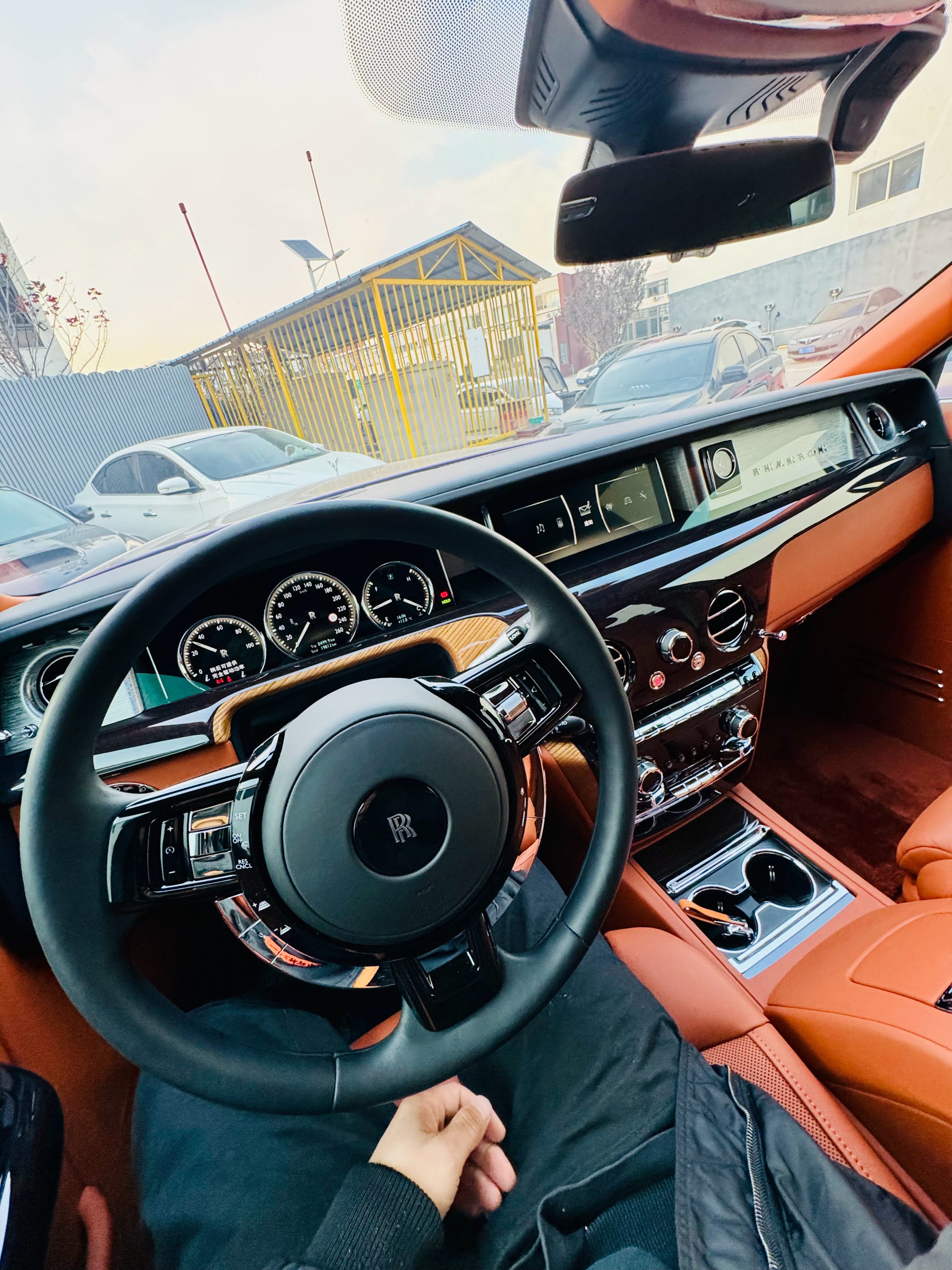 简单挪个车​​​