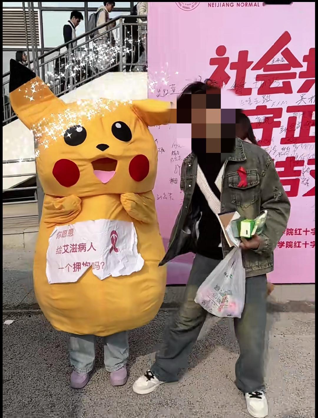 现在的艾滋病人基本上基本上不会存在卖血或者是共用针头发生的感染！母婴传播的婴