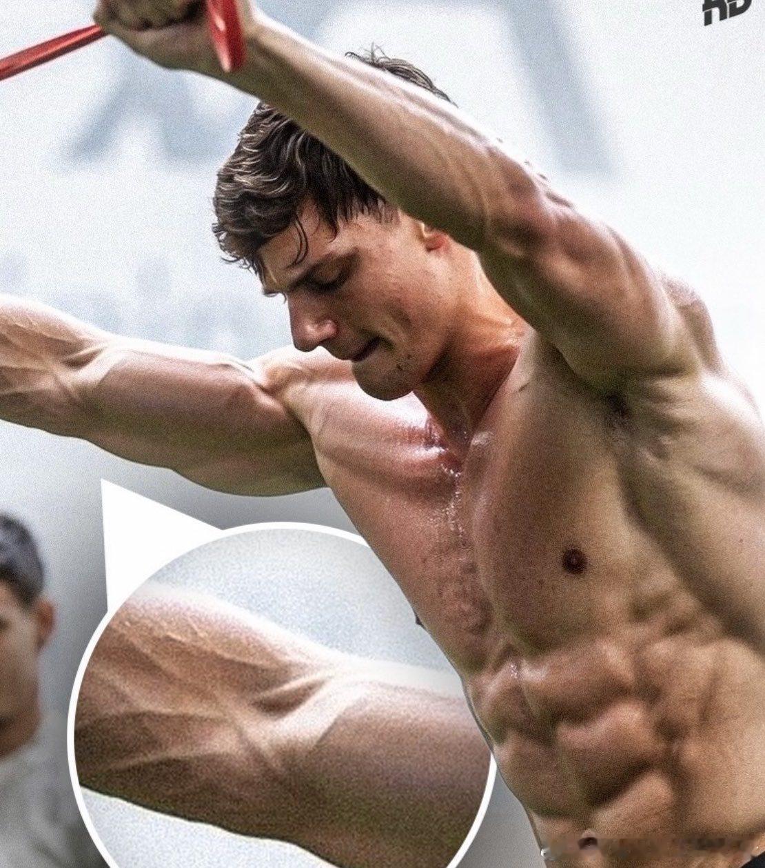 前几天看斯洛特的采访说莱昂尼的身材我还有点不以为然但是看完这个图真的被震撼到了超