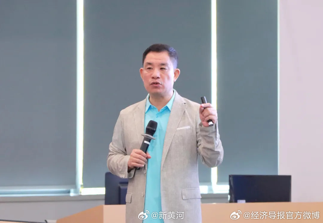 【#老百姓大药房董事长被曝婚外生子#】据南方都市报报道：近日，有网友在社交媒体