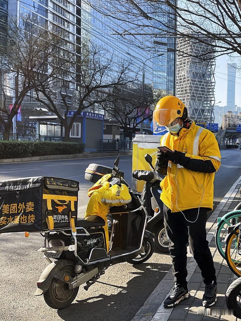 看着满大街的外卖员，我就在想，为什么这些年轻人宁愿去送外卖，也不愿意沉下心来去学