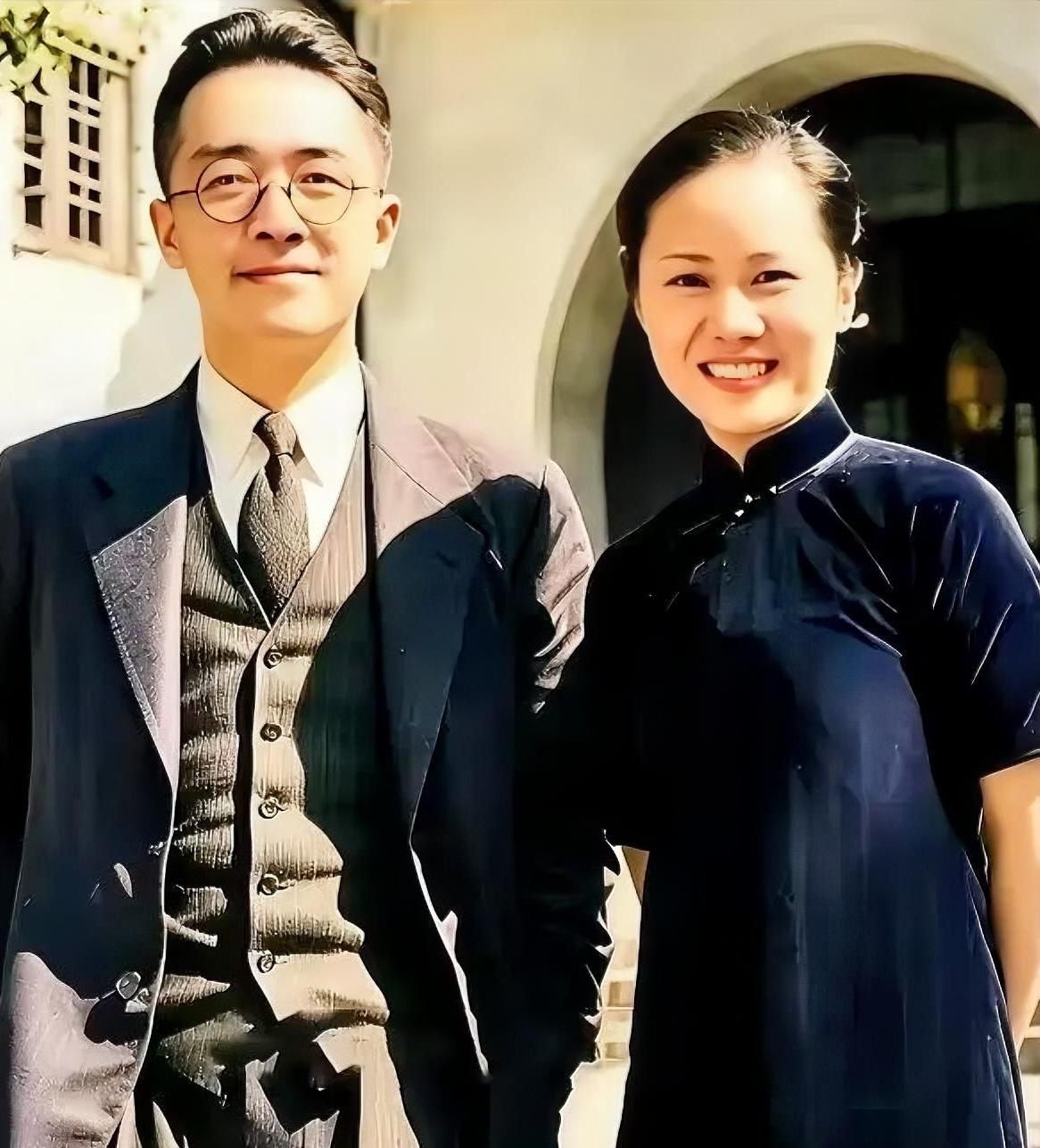 胡适与吴健雄。胡适一直将吴健雄视为最得意的弟子。1928年，当时16岁的吴健雄