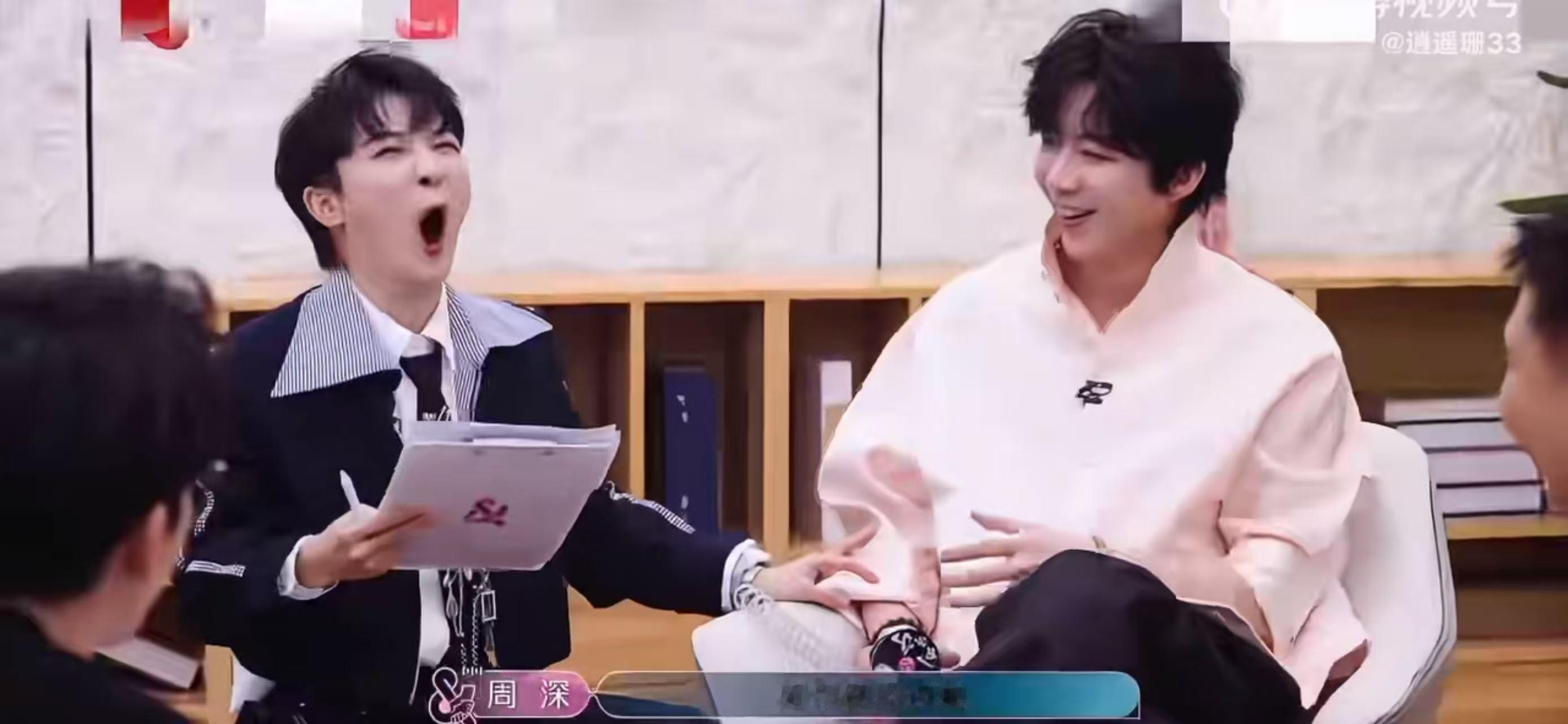 周深亲证嗓子里住着弦乐团咱就是说，周深这嗓子简直神了！在《音乐缘计划》里，别人