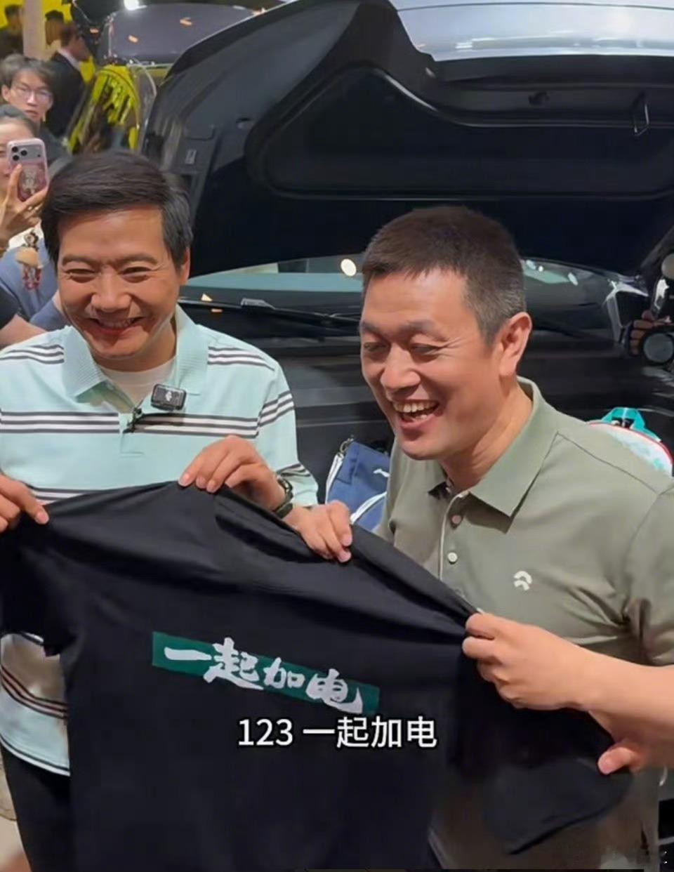 雷总送给蔚小理“一起加电”、“都是鹏友”、“听我讲完”