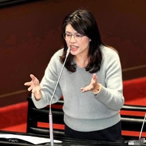 郑丽文今天对两岸关系的最新论述:我希望中国国民党接下来能够扮演两岸关系的定海神针