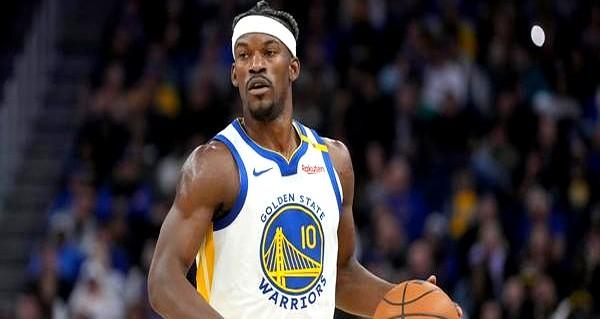 勇士这波三连客直接给整成“伤兵开party”了！现在网上吵翻了，有人说库里股