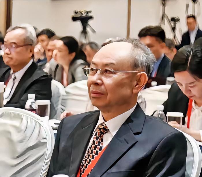 朋友们，两岸关系研讨会上传来紧急提醒！华东师大仇长根所长严肃指出，赖清德搞的“台