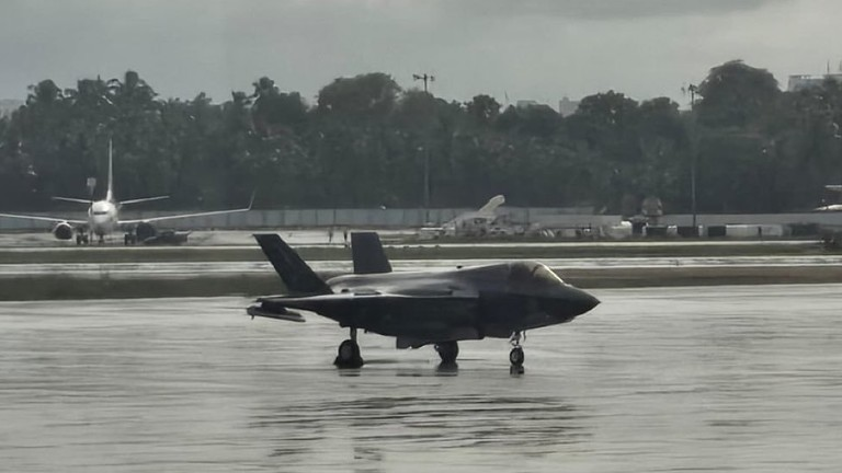 搞笑了，英国迫降在印度的F-35B“闪电II”隐形战斗机经历了长达19天的户外