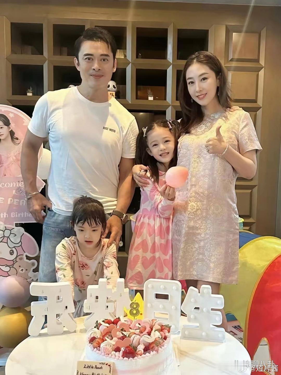 果然老婆还是要娶漂亮的，看樊少皇和贾晓晨的女儿们长得多美啊！