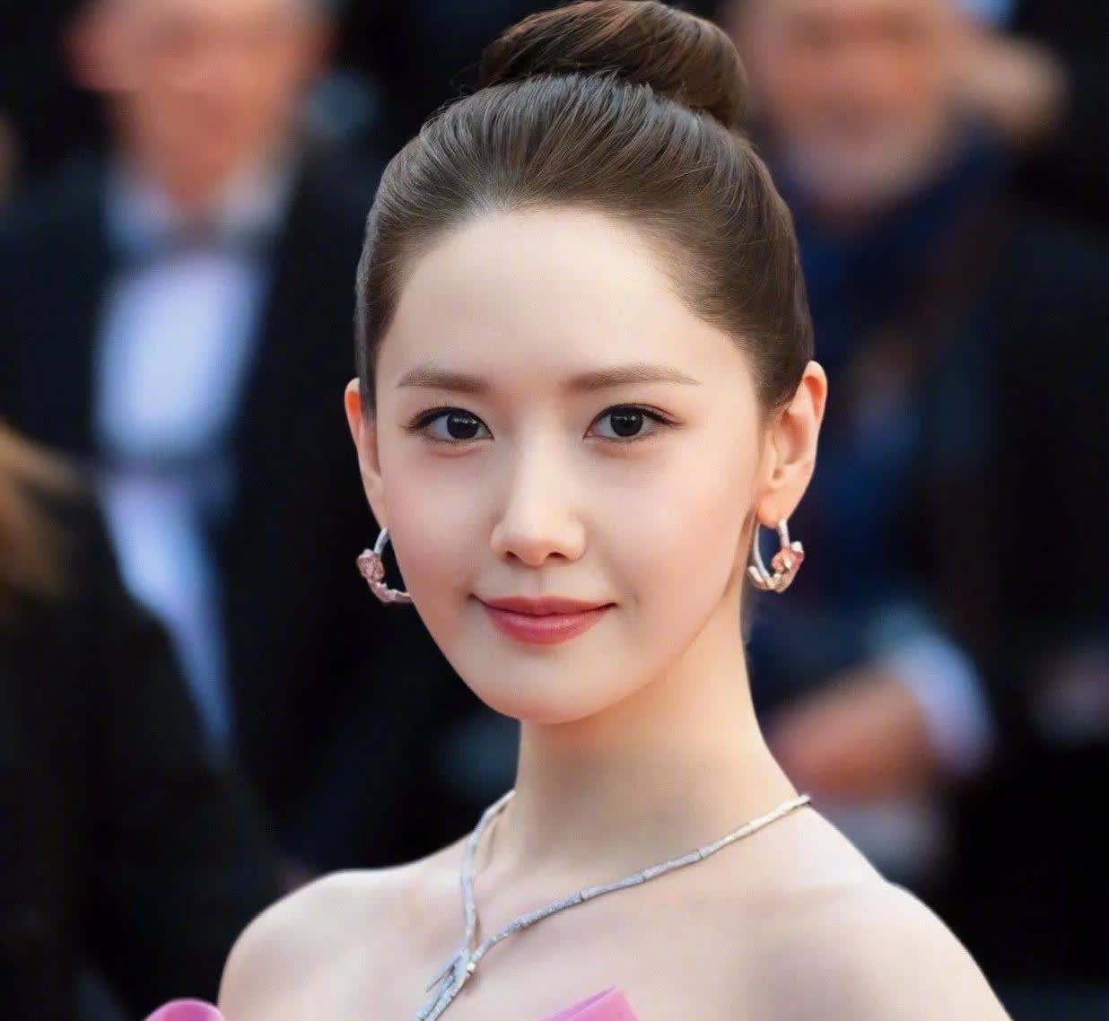 林允儿红毯美图分享