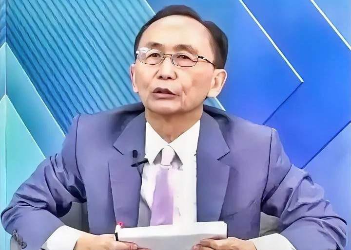 台湾名嘴吴子嘉公开喊话郑丽文！8月4日晚在节目中，吴子嘉表示，郑丽文我警告你，你