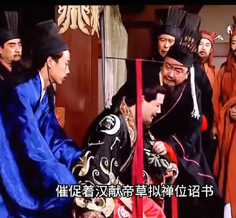 贾诩为什么在曹操时代如履薄冰？而在曹丕时代却敢走在浪头上。贾诩一条计策，杀了曹