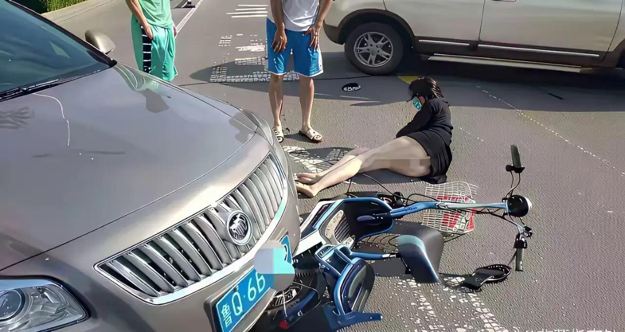 怎么把美女撞成这样😡😡😡