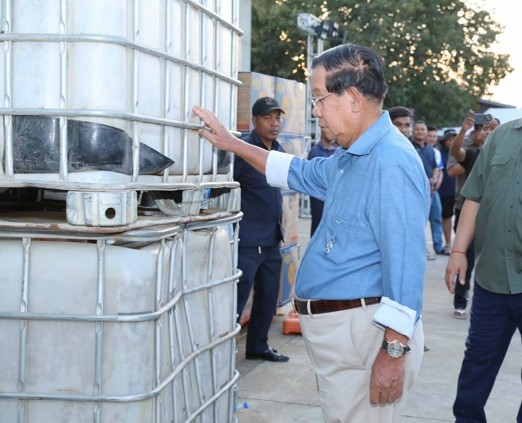 看看洪森亲王的体型，他要是女人，肯定有人怀疑他怀孕了，最少也应该有4个月了。