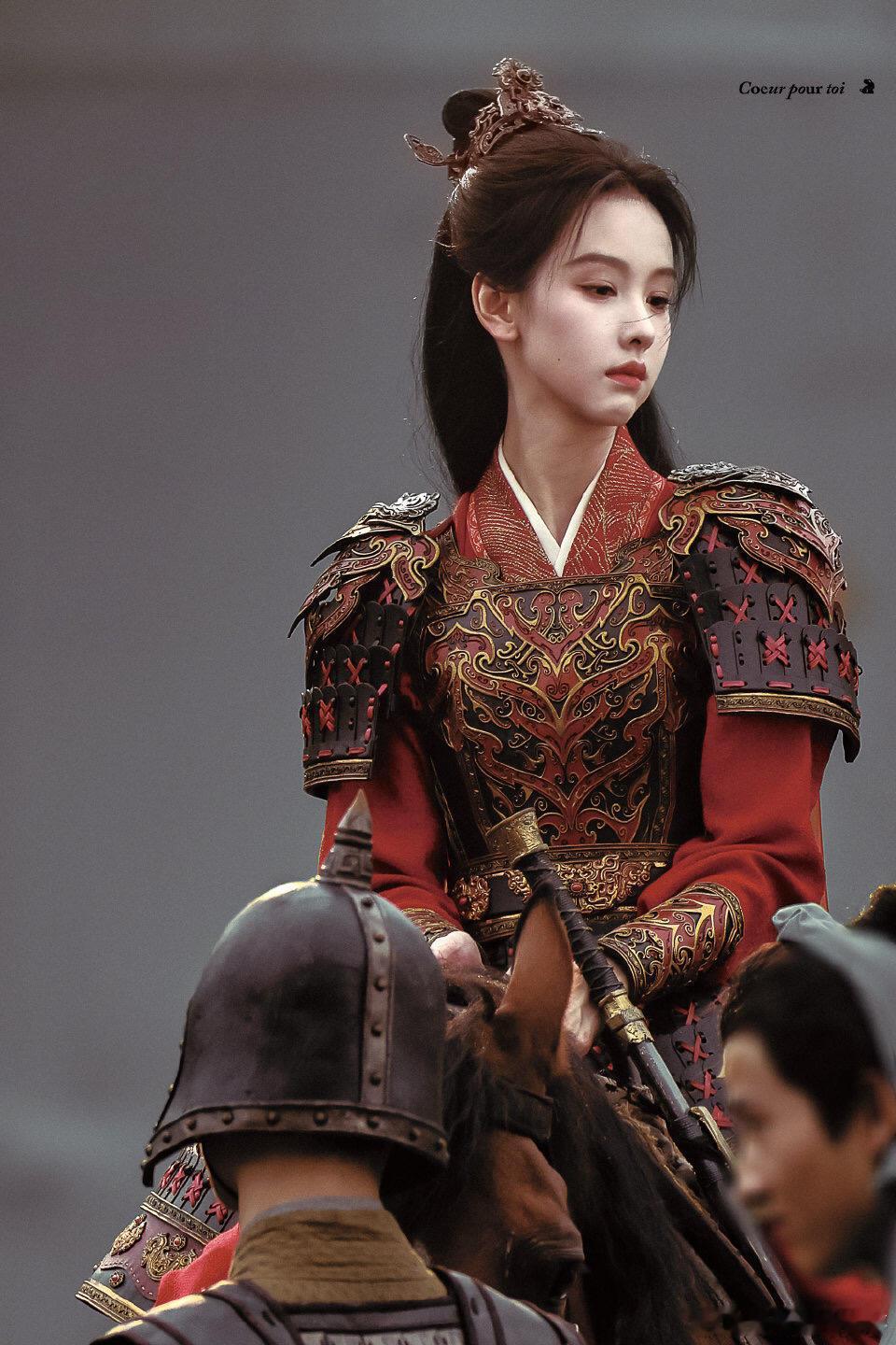 太貌美了！我觉得她是那种看着柔和纤细但是有种倔强的劲在里面，像竹子一样！陈都灵｜