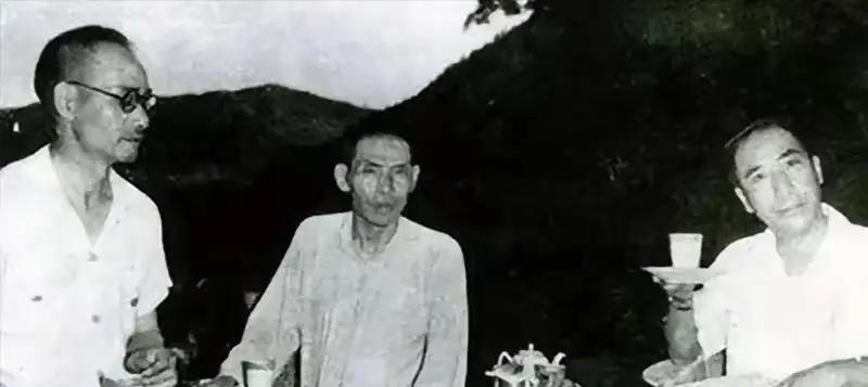 20年代的上海滩，戴笠在赌场赢了20万大洋，被庄家诬陷“出老千”。一把斧头眼看就