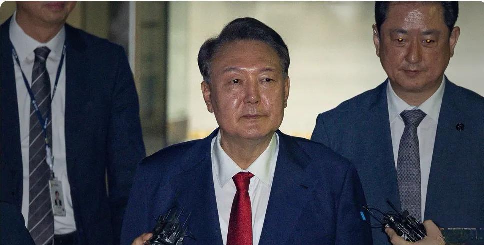 从不缺席内乱审判的尹锡悦，刚二进宫就身体不适？最后一张底牌是“健康”？尹前