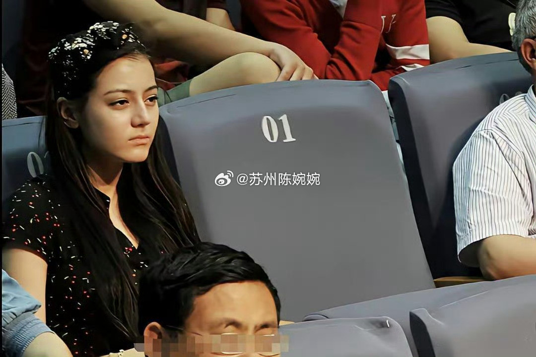 大学时期的迪丽热巴颜值太绝都说新疆出美女，但大学时期的迪丽热巴，在新疆也绝对算不