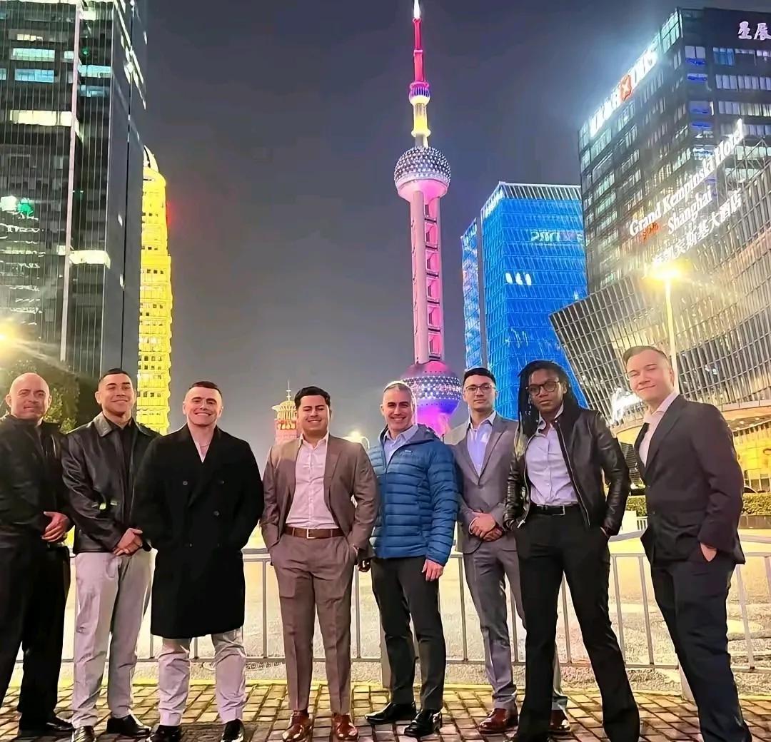 在中国，他们的安全是有保证的，名义上是上班执勤，实际上就是休假