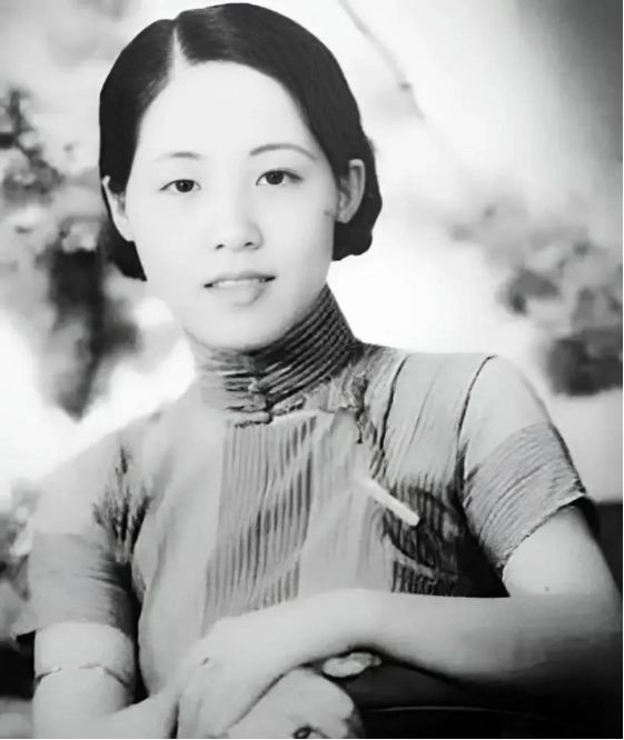 1914年，27岁军官要给14岁妓女赎身，老鸨要3万赎金，他正要付钱，却被青楼女