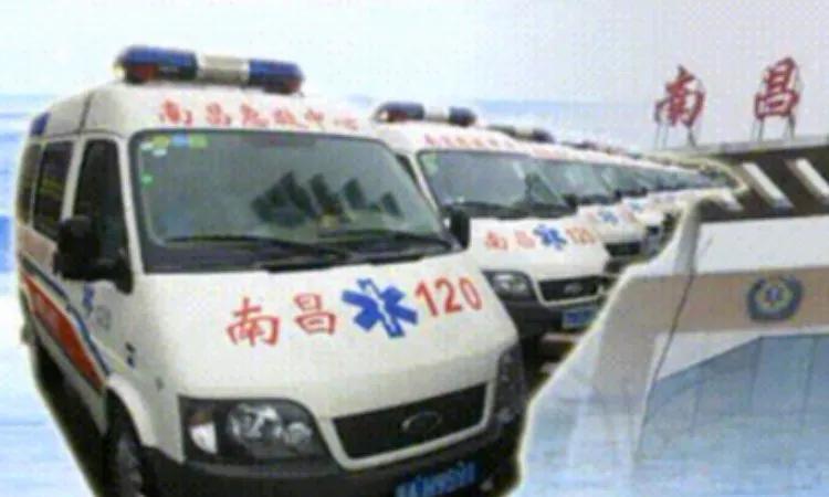 #官方再回应救护车跨省转运收费2万8#有很多事情看起来是违规的，但确实很多人救