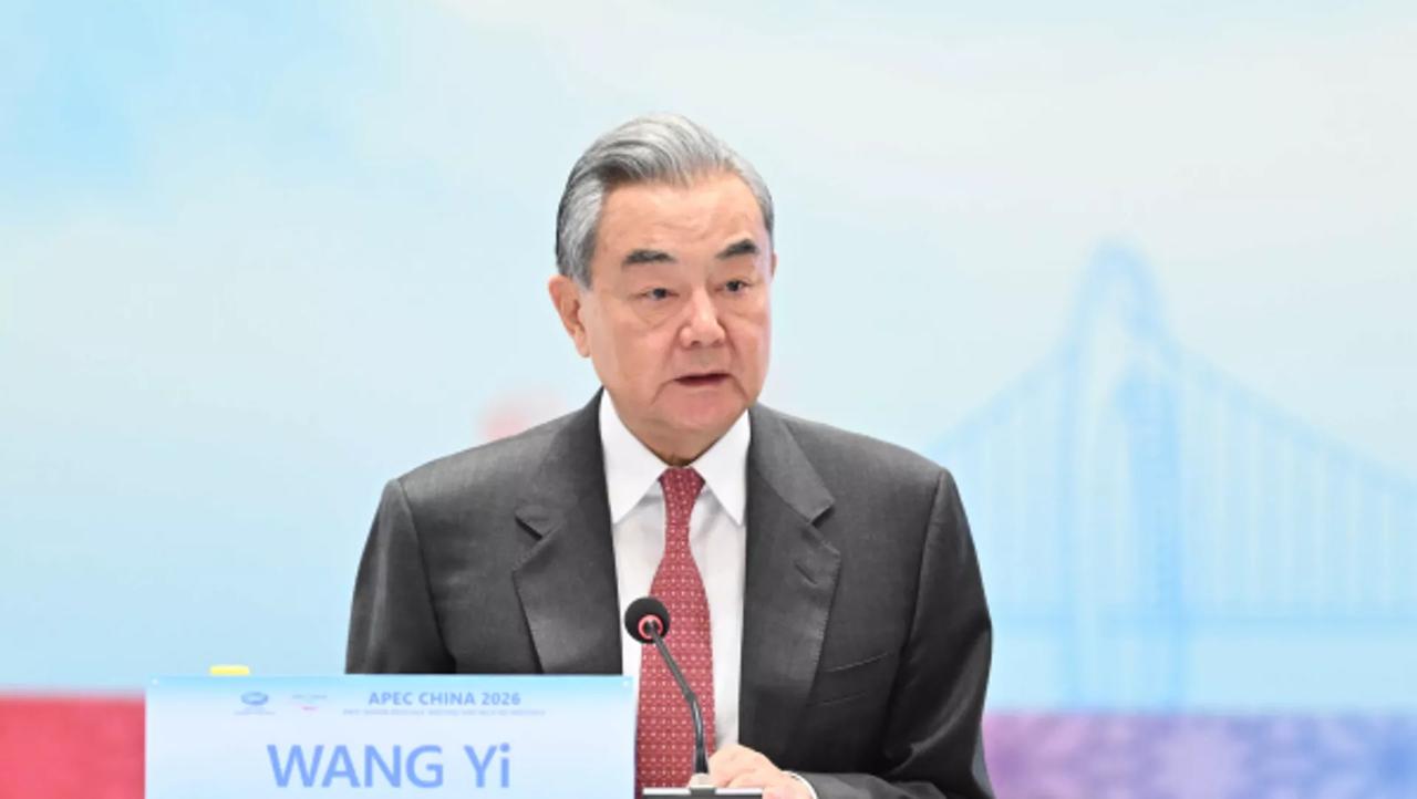 韩日靠拢是假象？王毅抵韩当天李在明亮底牌，美日对华算盘要落空。 8月19日，