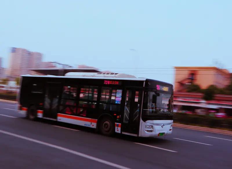 苏州市官宣春假大礼包冲热搜！这次春假的举措实在是太妙了，交通上，公交、轨道免费乘