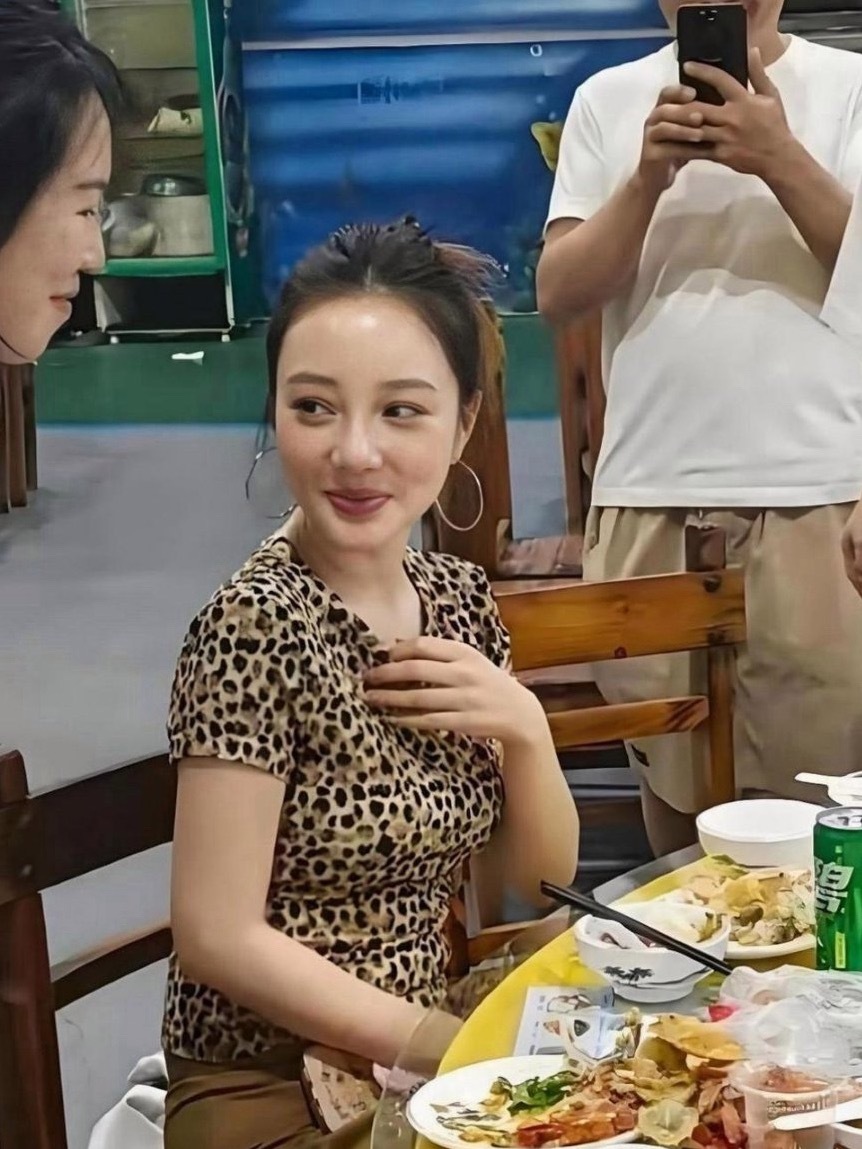李小璐无滤镜素颜，这状态简直和普通人没两样