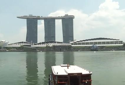 中东这边一有动静，远在东南亚的新加坡就彻底慌了，原本一直稳步发展的制造业，如今遭