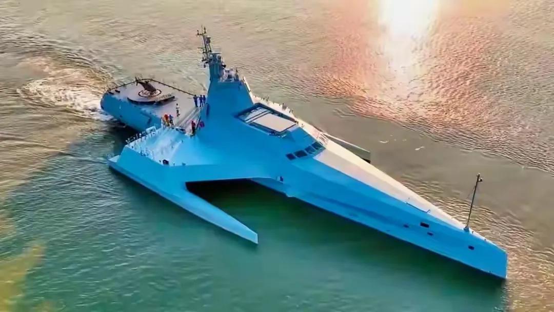虎鲸无人作战艇：中国海军无人化转型的里程碑虎鲸”无人作战艇是由中国船舶集团