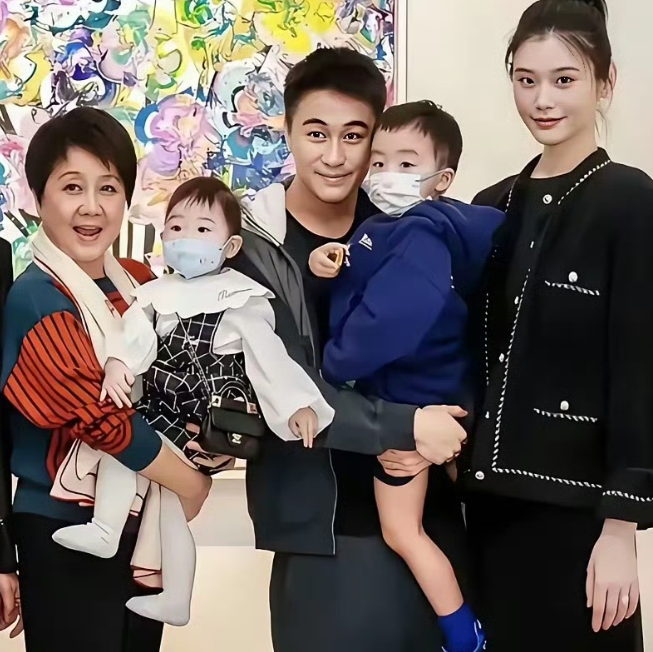 别再说奚梦瑶高攀了你根本没看懂。你看何猷君，对外报1米75，实际呢？跟1米