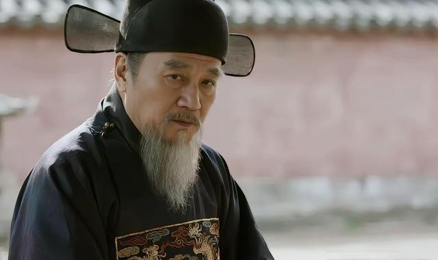 解缙得罪了朱棣后，被扔进了锦衣卫的诏狱。永乐13年，朱棣看“囚徒”名单，看到解缙