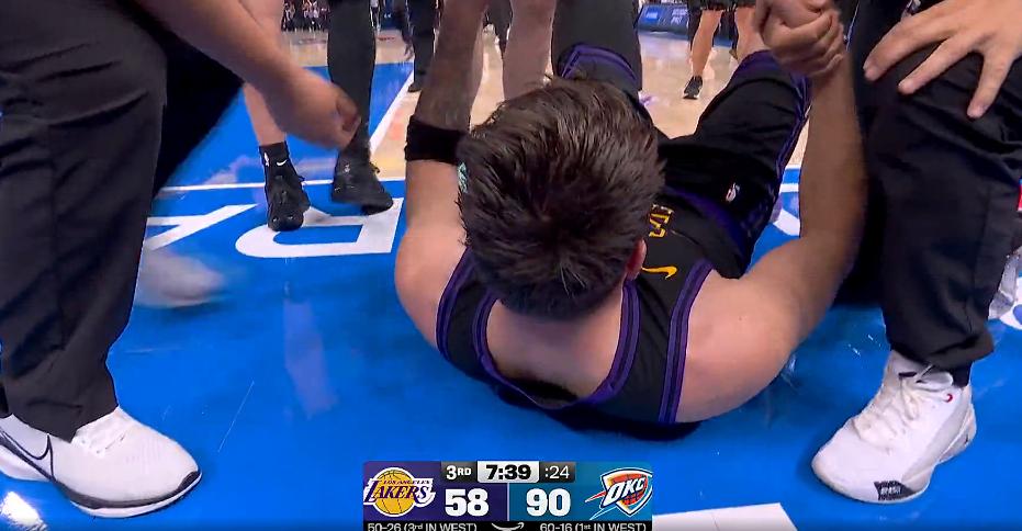 晴天霹雳，湖人打雷霆一下子伤了两大主力，这下真完犊子了！今天湖人大比分输给雷霆