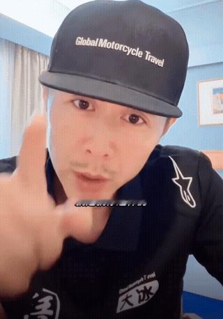 大冰连线遇到位奇葩宝妈[笑着哭]！这宝妈说自己35岁没有工作，平时一个人带娃。自己