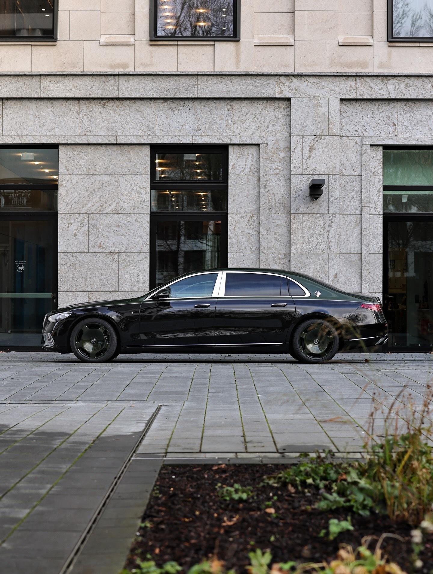 梅赛德斯-迈巴赫官方公布了V12Edition官图，该车基于迈巴赫S680